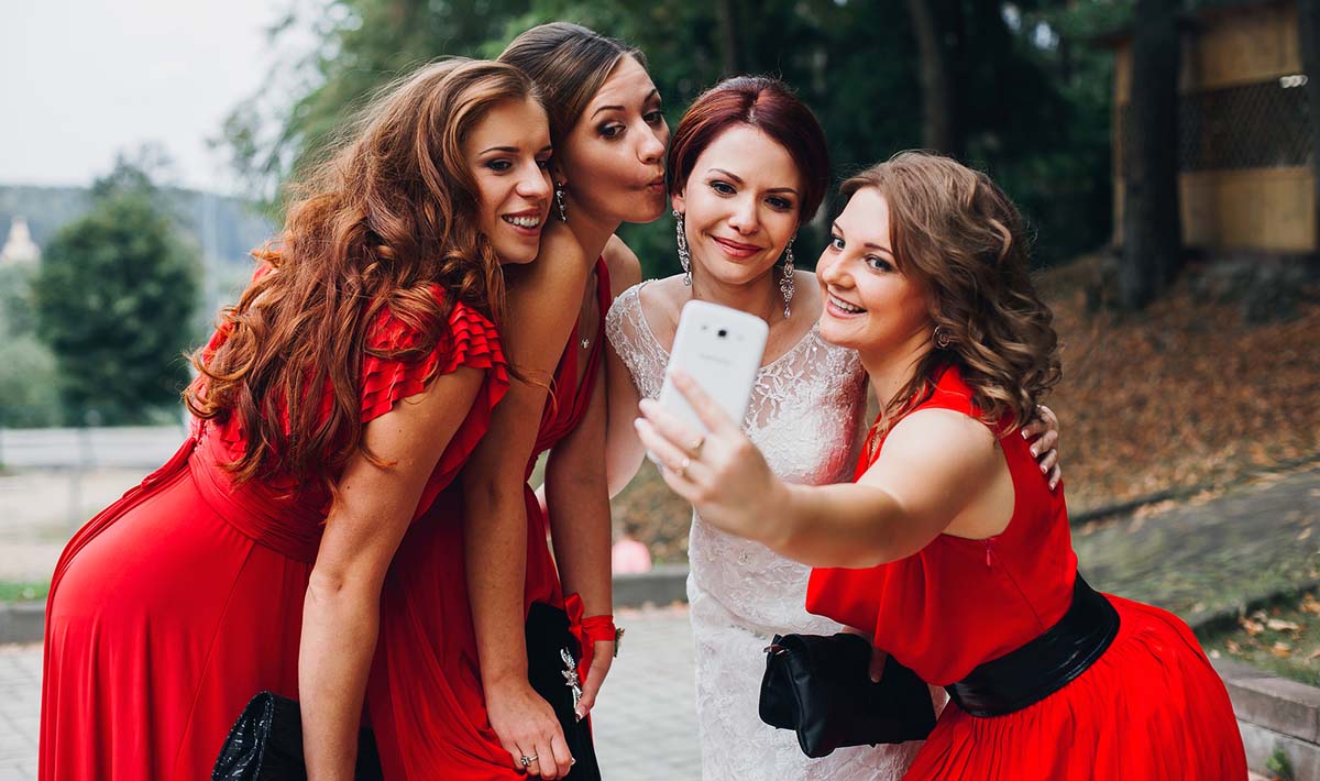 bride with bridesmaids taking a selfie